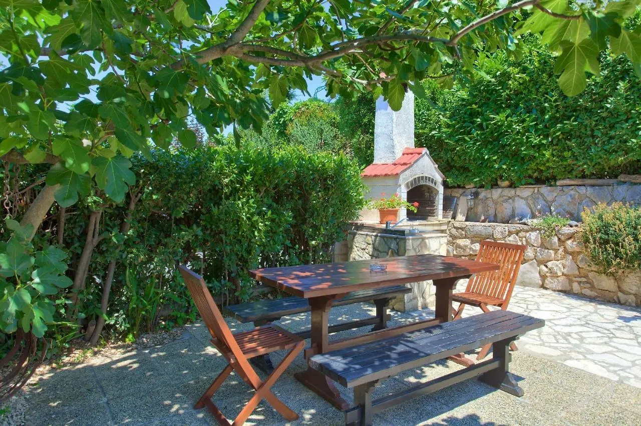 Apartments With A Parking Space Njivice, Krk - 20898  Njivice